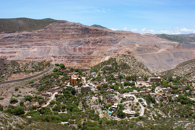 Minera San Xavier opera con solo 200 trabajadores