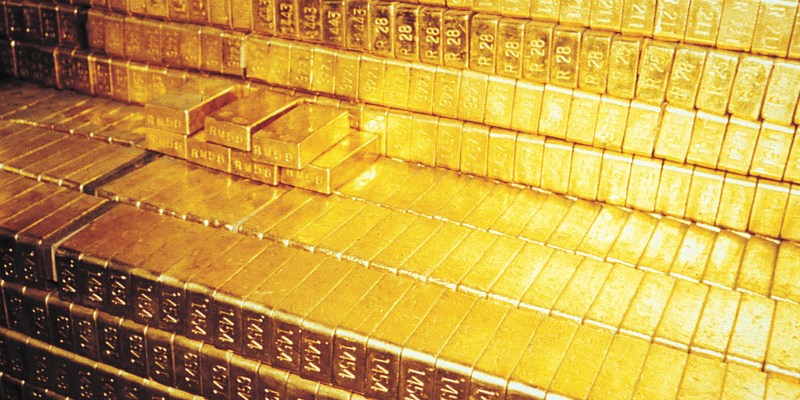 Turbulencia financiera hace brillar al oro en los mercados