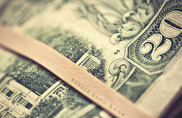 El dólar se desinfla a mínimos de un año
