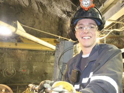 Mineras deben seguir reduciendo costos, según Moody's